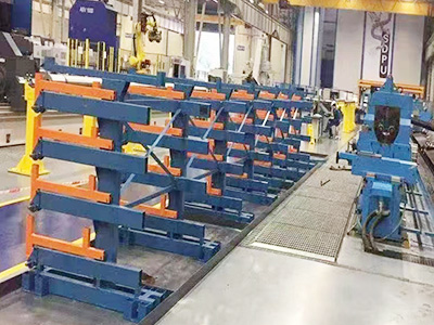 Telescopic cantilever shelf 